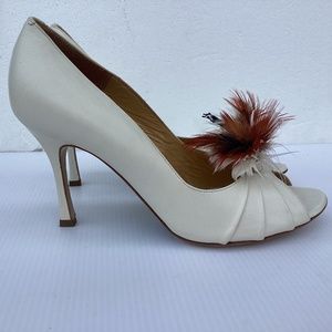 Courtney Crawford Ivory Peeptoe Pump Heels with feathers  38.5 / 8